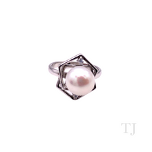 Cargar imagen en el visor de la galería, Freshwater Pearl with hexagon frame Ring in 925
