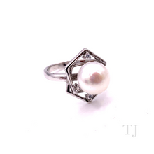 Load image into Gallery viewer, Freshwater Pearl with hexagon frame Ring in 925
