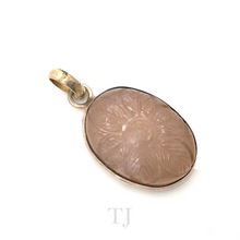 Cargar imagen en el visor de la galería, Rose Quartz Flower in Oval Pendant Sterling Silver
