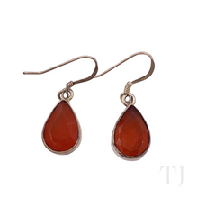 Cargar imagen en el visor de la galería, Carnelian faceted cut earrings in sterling silver
