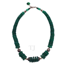 Cargar imagen en el visor de la galería, Green Onyx Round Chip with Silver Ball Necklace in 925
