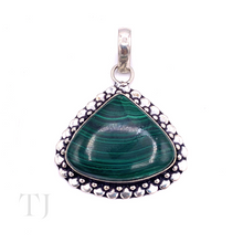 Cargar imagen en el visor de la galería, Malachite Triangular Shape Pendant in Sterling Silver
