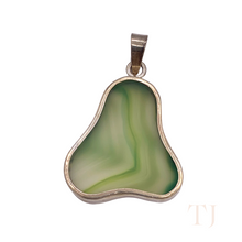 Cargar imagen en el visor de la galería, Fluorite Pendant in Sterling Silver
