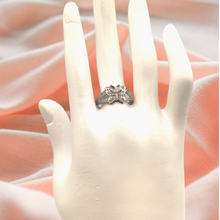 Load image into Gallery viewer, Sterling Silver Ring in Butterfly shape
