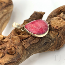 Cargar imagen en el visor de la galería, Indian Ruby Tear Drop Cut Pendant in Sterling Silver
