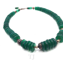 Cargar imagen en el visor de la galería, Green Onyx Round Chip with Silver Ball Necklace in 925
