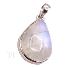 Cargar imagen en el visor de la galería, Moonstone Tear Drop Pendant in Sterling Silver
