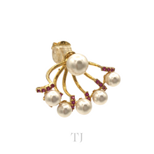 Cargar imagen en el visor de la galería, Freshwater Pearl Earrings in Sterling Silver (gold color coated)
