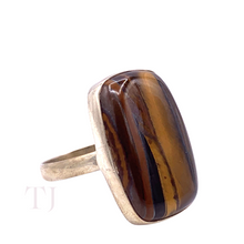 Cargar imagen en el visor de la galería, Yellow Tiger&#39;s Eye Cabochon Ring in Sterling Silver
