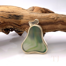 Cargar imagen en el visor de la galería, Fluorite Pendant in Sterling Silver
