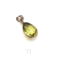 Cargar imagen en el visor de la galería, Green Topaz Tear Drop Pendant in Sterling Silver
