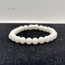 将图片加载到图库查看器，White Agate bead bracelet with elastic string, 8 mm
