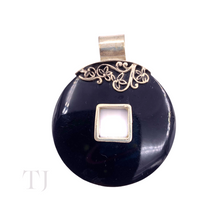 将图片加载到图库查看器， Black Onyx Circle Pendant in Sterling Silver
