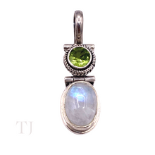 Cargar imagen en el visor de la galería, Moonstone Oval Cabochon &amp; Peridot Pendant in Sterling Silver
