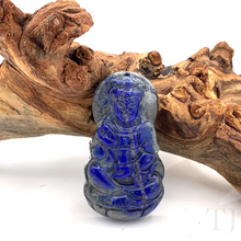 Cargar imagen en el visor de la galería, Lapis lazuli gemstone pendant crafted in buddha figure
