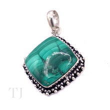 Загрузить изображение в средство просмотра галереи, Malachite Rhombus Shape Pendant in Sterling Silver
