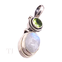 Загрузить изображение в средство просмотра галереи, Moonstone Oval Cabochon &amp; Peridot Pendant in Sterling Silver
