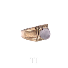 Load image into Gallery viewer, Cat&#39;s eye cabochon stone in sterling silver ring
