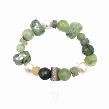 Cargar imagen en el visor de la galería, Peridot Bead and Nugget with Pearl Bracelet
