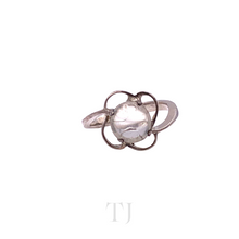 Load image into Gallery viewer, Cat&#39;s eye cabochon in twisted sterling silver ring
