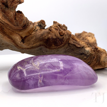 Load image into Gallery viewer, Side view of Amethyst Palm Stone
