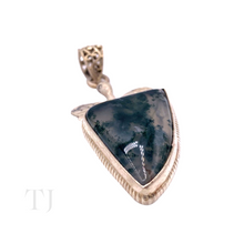 Cargar imagen en el visor de la galería, Moss Agate Pendant in Sterling Silver
