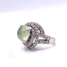 Cargar imagen en el visor de la galería, Prehnite Circle Cabochon RIng in Stelring Silver
