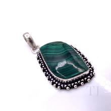 Cargar imagen en el visor de la galería, Malachite Pendant in Sterling Silver
