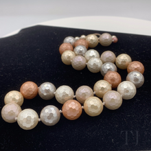 Cargar imagen en el visor de la galería, Mother of Pearl Big Bead Necklace in Sterling Silver
