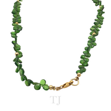 Cargar imagen en el visor de la galería, Green Tourmaline Flower Chip Necklace in 14k Gold
