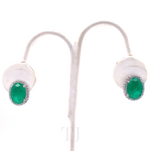 Cargar imagen en el visor de la galería, Emerald Doublet Faceted Cut Pose Earrings
