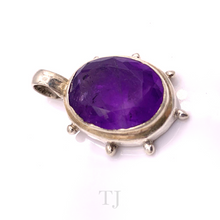 Cargar imagen en el visor de la galería, Amethyst Faceted Oval Pendant in sterling silver (left side view)
