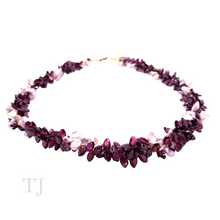 Cargar imagen en el visor de la galería, Garnet Faceted Chip with Pearl Necklace
