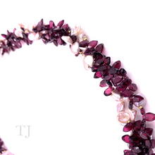 Cargar imagen en el visor de la galería, Garnet Faceted Chip with Pearl Necklace
