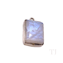 Cargar imagen en el visor de la galería, Moonstone Square Shape Pendant in Sterling Silver
