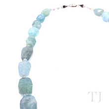 Загрузить изображение в средство просмотра галереи, side view of Aquamarine Stone Graduated style necklace with sterling silver clasp
