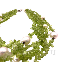 Cargar imagen en el visor de la galería, Peridot Chip with Baroque Pearl 5 layered Necklace
