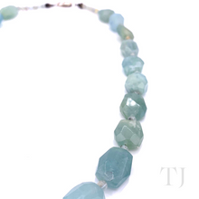 Загрузить изображение в средство просмотра галереи, side view of Aquamarine Stone Graduated style necklace with sterling silver clasp
