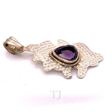 Cargar imagen en el visor de la galería, top view of amethyst tear drop stone in sterling silver pendant
