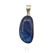 Load image into Gallery viewer, Labradorite Pendant in Sterling Silver
