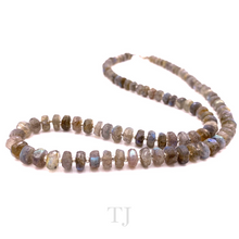 Cargar imagen en el visor de la galería, Labradorite Faceted Round Chip Necklace in 925
