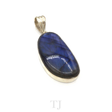 Load image into Gallery viewer, Labradorite Pendant in Sterling Silver
