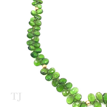 Cargar imagen en el visor de la galería, Green Tourmaline Flower Chip Necklace in 14k Gold
