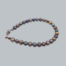 Cargar imagen en el visor de la galería, Freshwater Black Pearl Bracelet
