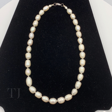 Загрузить изображение в средство просмотра галереи, Freshwater Baroque Pearl Necklace (Knotted)
