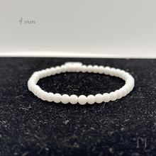 将图片加载到图库查看器，White Agate bead bracelet with elastic string, 4 mm
