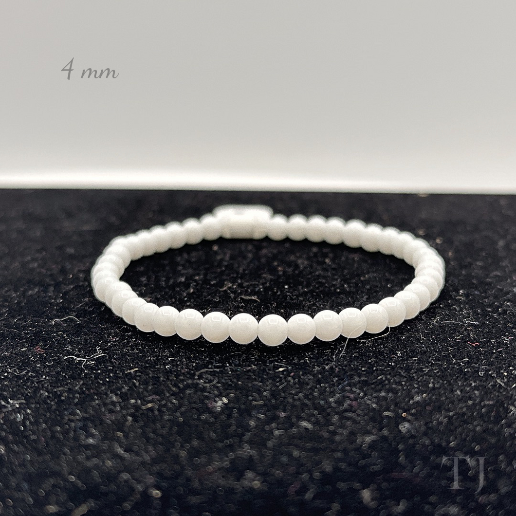 White Agate bead bracelet with elastic string, 4 mm