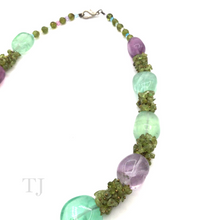 Cargar imagen en el visor de la galería, Fluorite Stone &amp; Peridot Chip Necklace
