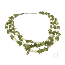 Cargar imagen en el visor de la galería, Peridot Chip &amp; Pearl 3 Layered Necklace
