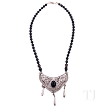 Cargar imagen en el visor de la galería, Black Onyx Necklace with Silver Pendant
